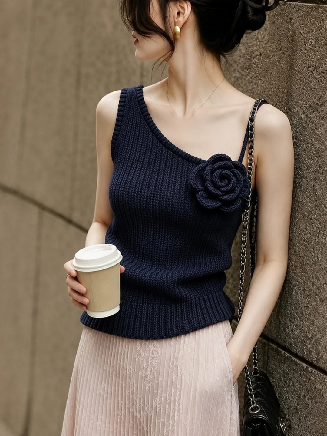Summer Versatile Ice Silk Knitted Vest Women's Sleeveless Top with 3D Flower Design Soft Skin-friendly Commute Style Straight...
Summer Versatile Ice Silk Knitted Vest Women's Sleeveless Top with 3D Flower Design Soft Skin-friendly Commute Style Straight...