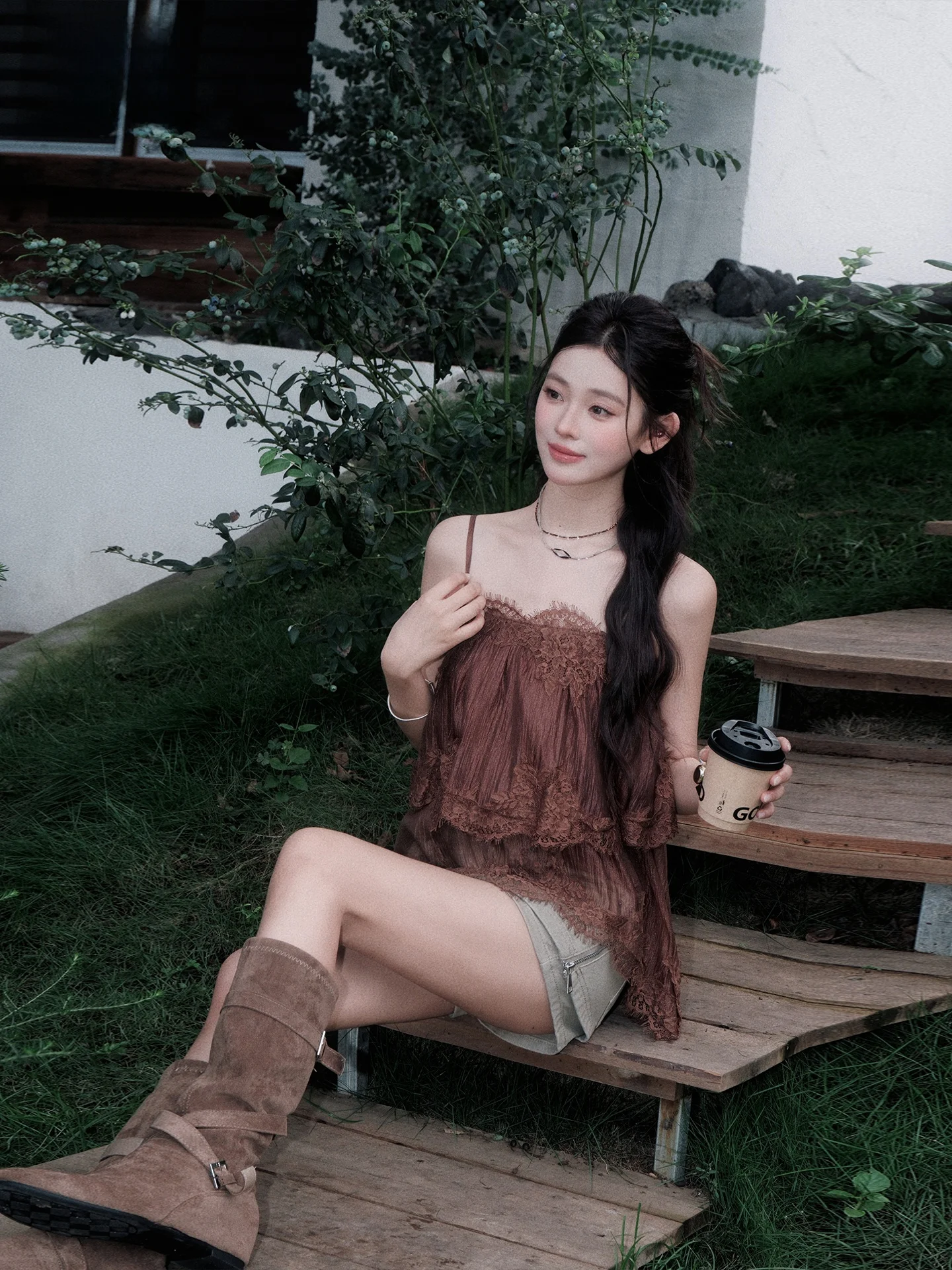 Retro Gentle Lace Splicing Women's Tank Top Summer Design Irregular Top Women's Fashion Elements Patchwork Slim Fit Outerwear
Retro Gentle Lace Splicing Women's Tank Top Summer Design Irregular Top Women's Fashion Elements Patchwork Slim Fit Outerwear
