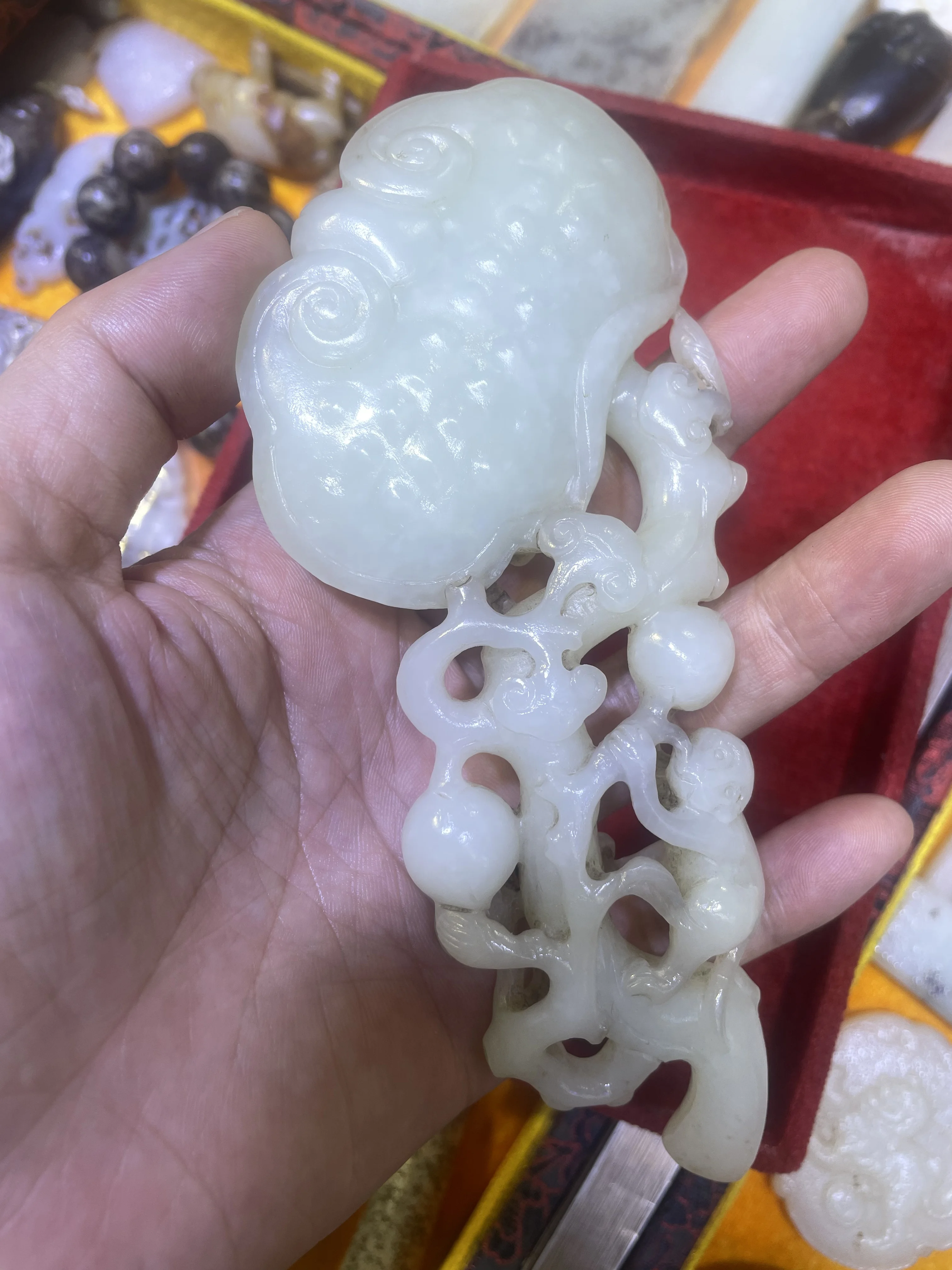 Большой сокровище, китайский винтажный Hetian, белый нефрит, обезьяна, принеси персики, Ruyi, как вам желание, огромный амулет с резьбой, Timestown 20201126A
Большой сокровище, китайский винтажный Hetian, белый нефрит, обезьяна, принеси персики, Ruyi, как вам желание, огромный амулет с резьбой, Timestown 20201126A