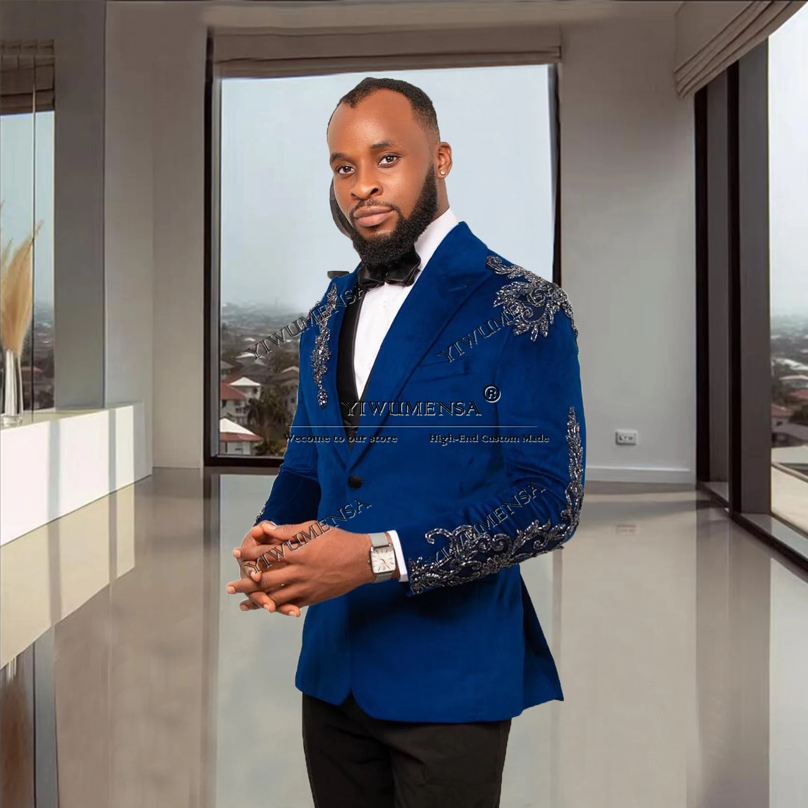 Royal Men Suits For Wedding Beads Stones Appliques Blazer With Black Soild Pants 2 Pieces Grooms Tuxedos Bespoke Male Dresses
Royal Men Suits For Wedding Beads Stones Appliques Blazer With Black Soild Pants 2 Pieces Grooms Tuxedos Bespoke Male Dresses