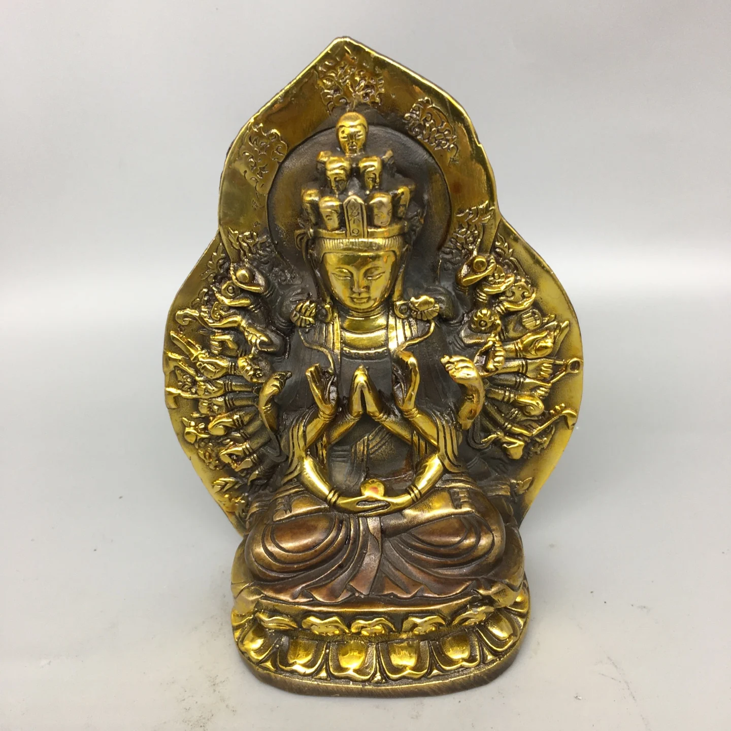 Bronze gilded backrest, Thousand Hand Guanyin home, living room, foyer, enshrined ornament
Bronze gilded backrest, Thousand Hand Guanyin home, living room, foyer, enshrined ornament