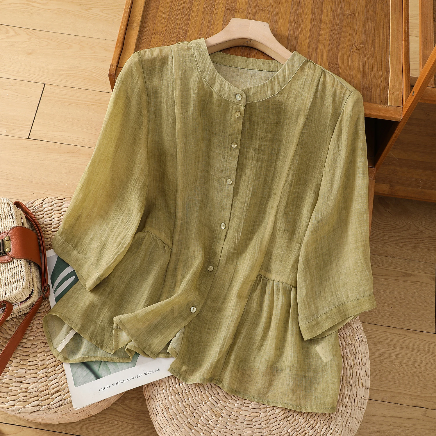 Retro High-End Cotton Linen Doll Shirt Women Summer Thin Five-Sleeve Cotton Linen Shirt Vintage Style Loose Fit Button Design
Retro High-End Cotton Linen Doll Shirt Women Summer Thin Five-Sleeve Cotton Linen Shirt Vintage Style Loose Fit Button Design