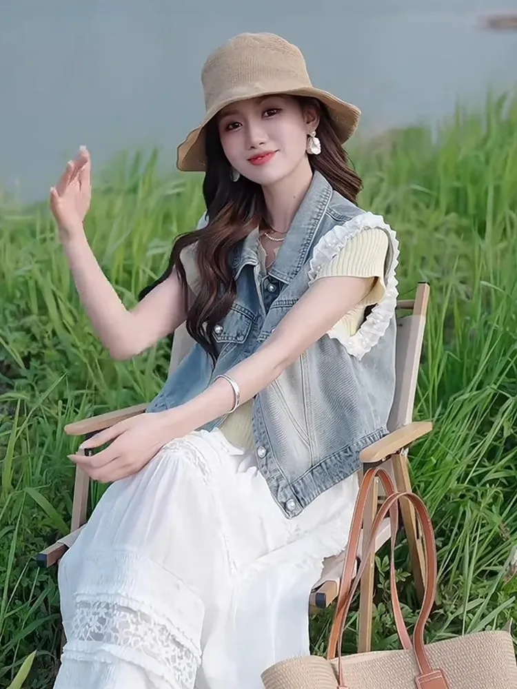 Модный корейский свободный женский джинсовый жилет с омолаживающим дизайном, лето 2025, универсальная верхняя одежда с коротким воротником
Модный корейский свободный женский джинсовый жилет с омолаживающим дизайном, лето 2025, универсальная верхняя одежда с коротким воротником