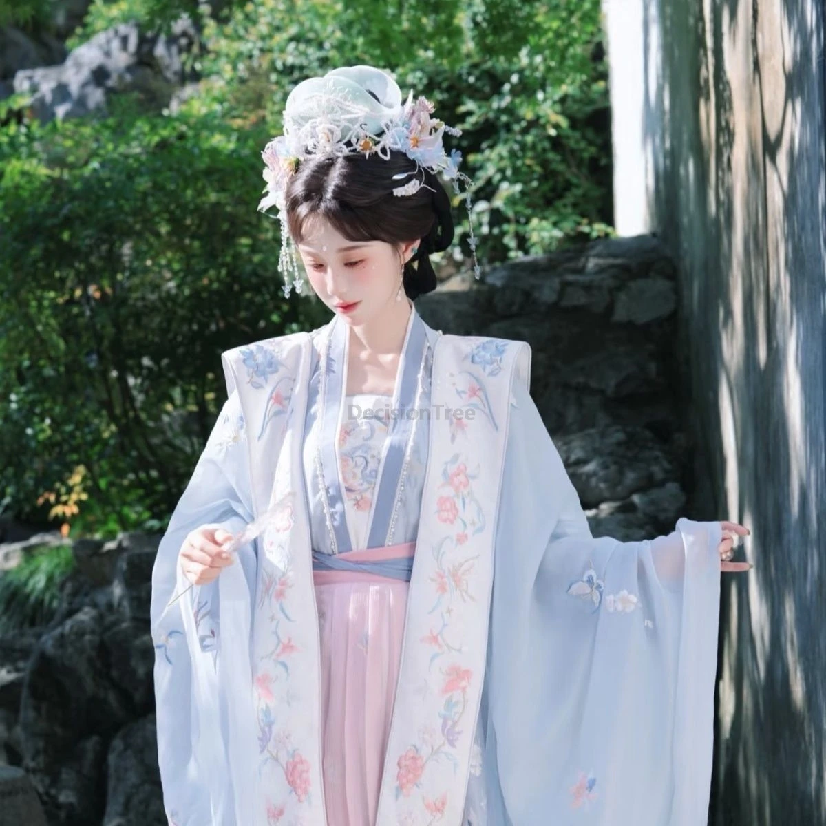 2025 chinese song dynasty palace style women's garment costume drama the same embroideried hanfu gorgeous exquisite fairy hanfu
2025 chinese song dynasty palace style women's garment costume drama the same embroideried hanfu gorgeous exquisite fairy hanfu