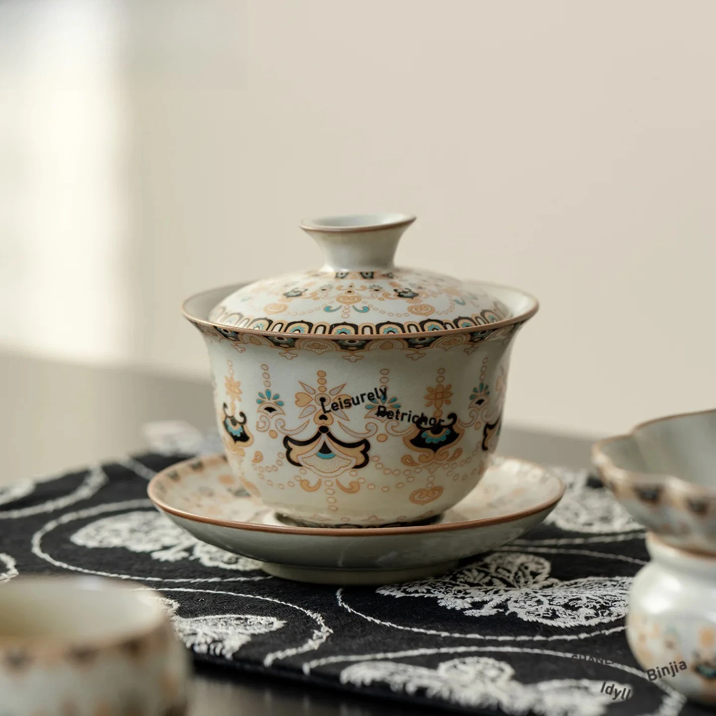 200ml Beige Ru Kiln Gracked Glaze Dunhuang Gaiwan Traditional Tea Tureen Tea Bowl With Lid Kit Tea Brewing Cover Bowl Teaware
200ml Beige Ru Kiln Gracked Glaze Dunhuang Gaiwan Traditional Tea Tureen Tea Bowl With Lid Kit Tea Brewing Cover Bowl Teaware