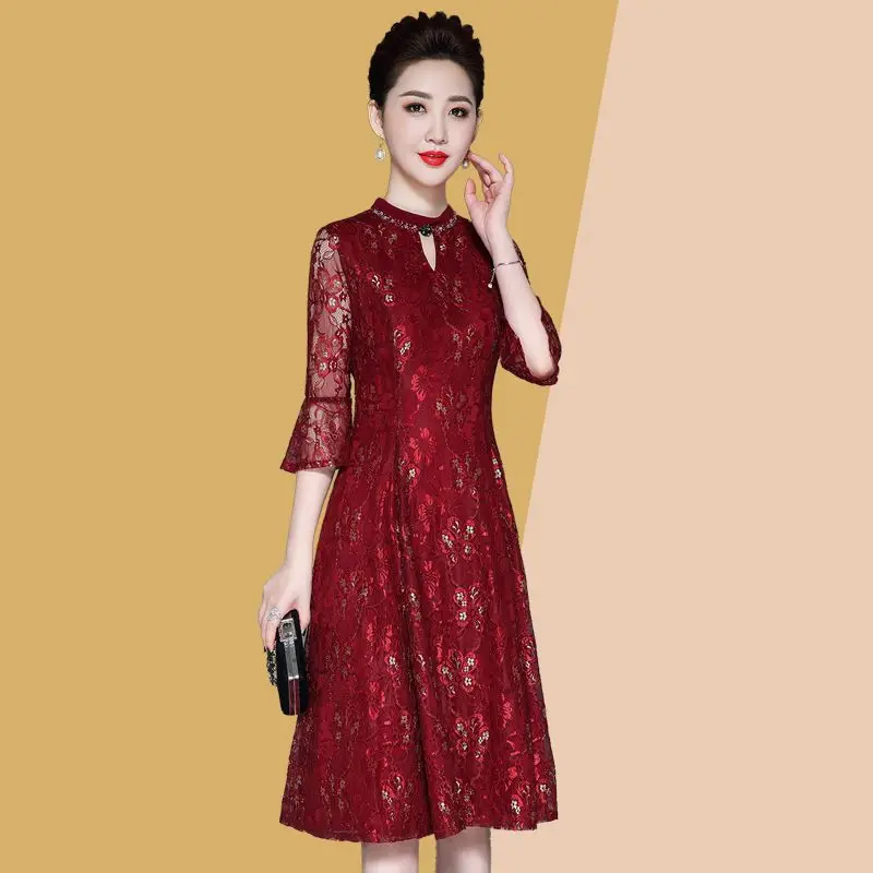 Middle aged women's clothing spring mother nail bead dress middle-aged elderly westernized noble mesh embroidery
Middle aged women's clothing spring mother nail bead dress middle-aged elderly westernized noble mesh embroidery