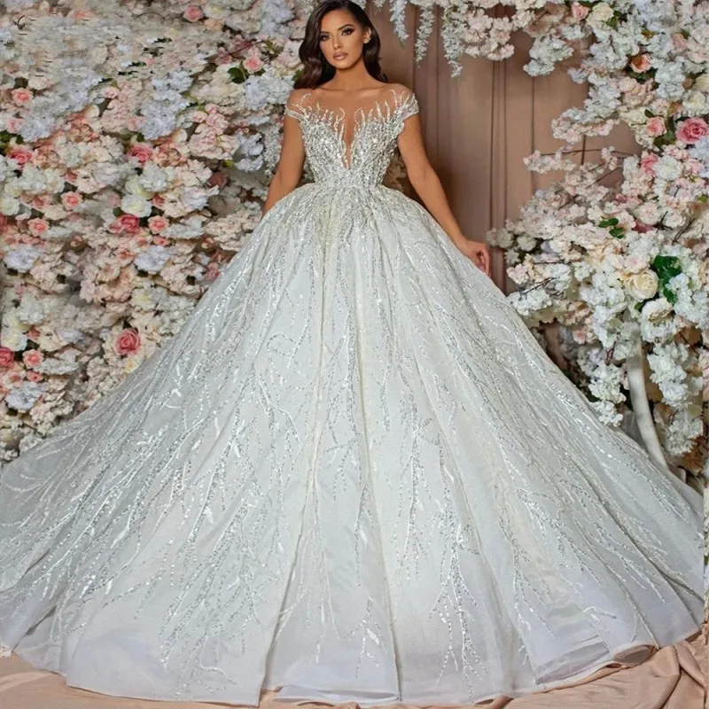 Luxury Shiny Ball Gown Lace Wedding Dresses Buttons Up Floor Length Beads Lace Bridal Gowns with Chapel Train
Luxury Shiny Ball Gown Lace Wedding Dresses Buttons Up Floor Length Beads Lace Bridal Gowns with Chapel Train