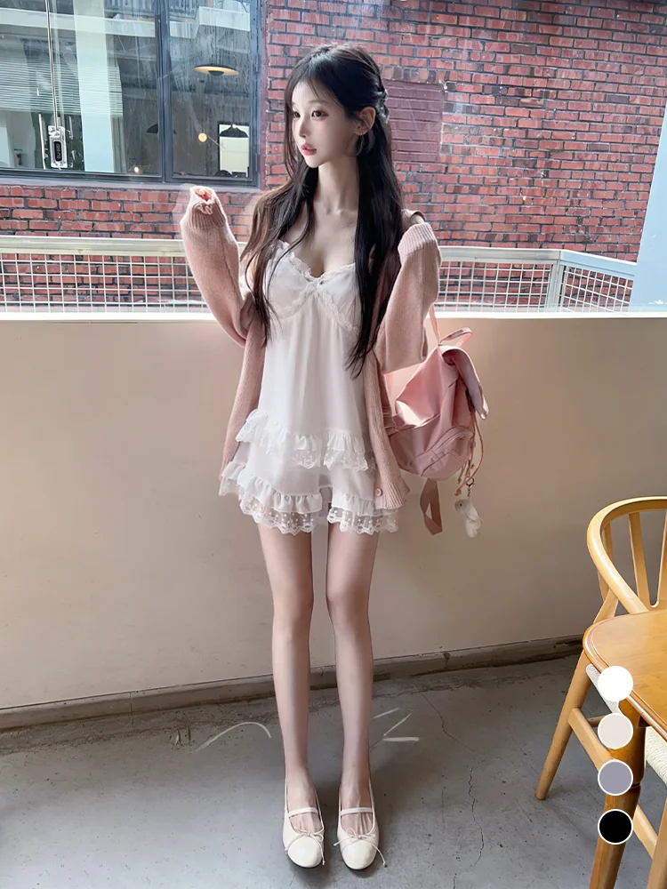 Sexy Lace Trim Halter Dress V-neck Sleeveless Slim Fit Commute Gentle Wind Sexy Lace Halter Dress Casual Style High Waist
Sexy Lace Trim Halter Dress V-neck Sleeveless Slim Fit Commute Gentle Wind Sexy Lace Halter Dress Casual Style High Waist