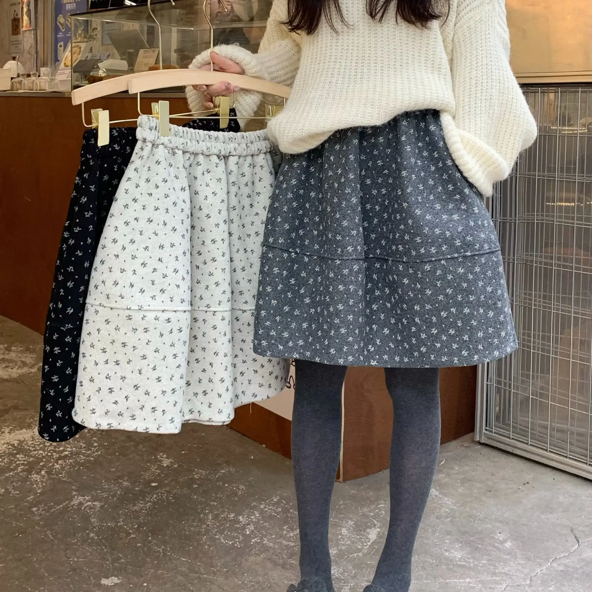 Floral Skirt Winter New High-waisted Bud Retro and Thin Temperament Versatile Fashion Popular Skirt
Floral Skirt Winter New High-waisted Bud Retro and Thin Temperament Versatile Fashion Popular Skirt