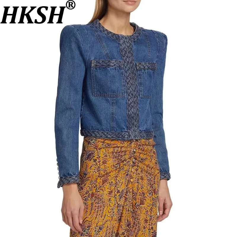 HKSH Women Short Denim Jacket O-neck Long Sleeve Pockets Shoulder Pad Elegant Versatile Chic Blazer Coat New Spring 2026 HK19438
HKSH Women Short Denim Jacket O-neck Long Sleeve Pockets Shoulder Pad Elegant Versatile Chic Blazer Coat New Spring 2026 HK19438