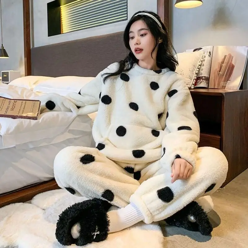 Women Pajama Set Comfortable Sleepwear Winter Super Thick Coral Fleece Flannel Simple Cute Bear Can Be Worn Outside Home Clothes
Women Pajama Set Comfortable Sleepwear Winter Super Thick Coral Fleece Flannel Simple Cute Bear Can Be Worn Outside Home Clothes