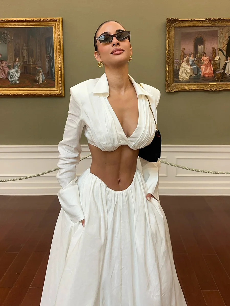 Simple And Sexy Pure Desire Style Set 2026 New v-Neck Short Long Sleeved Top,Fashionable Solid White Women's Skirt Set
Simple And Sexy Pure Desire Style Set 2026 New v-Neck Short Long Sleeved Top,Fashionable Solid White Women's Skirt Set