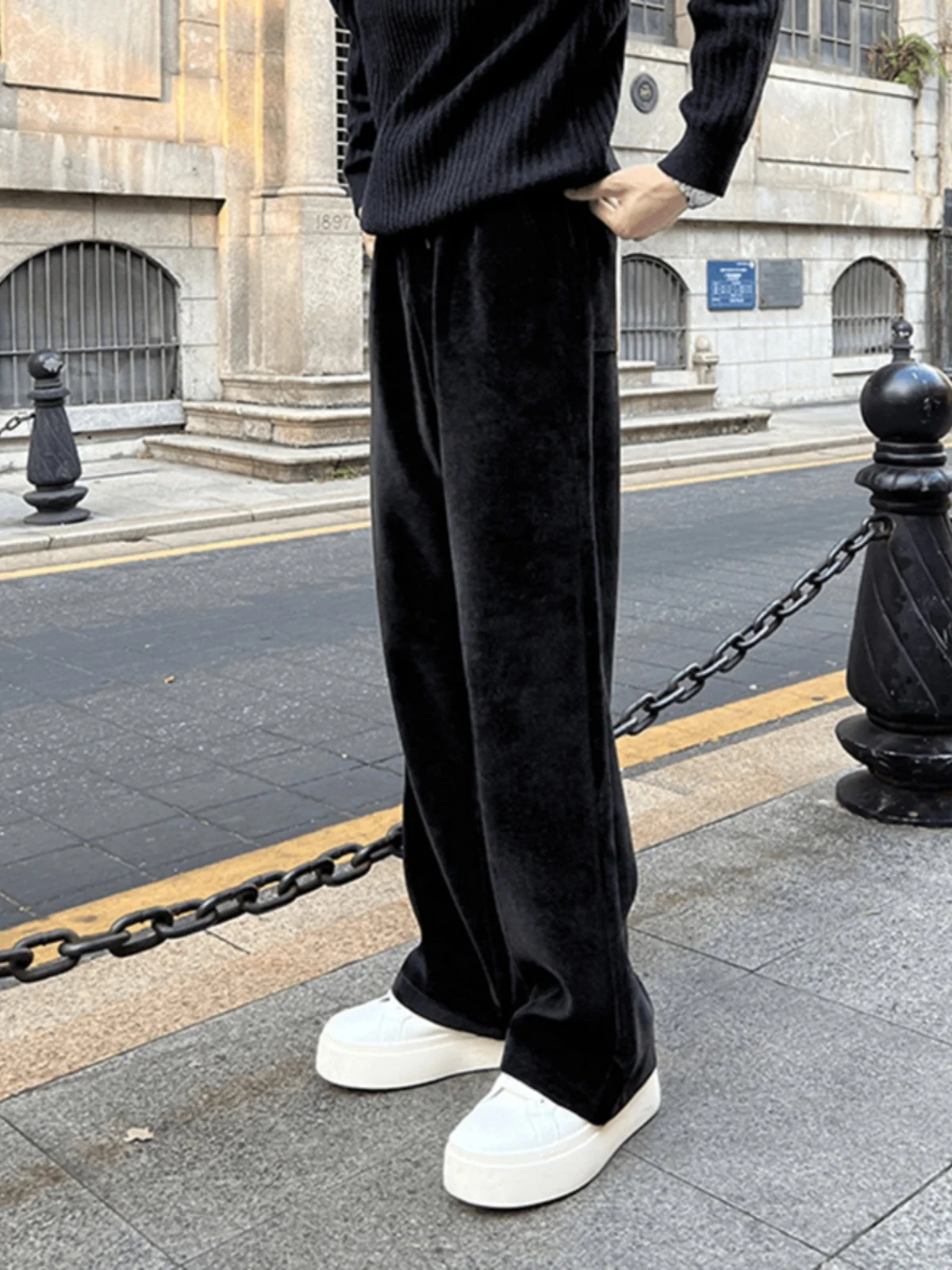 High-End Corduroy Wide Leg Straight Cut Sports Casual Pants Men Loose Luxury Simple Long Trousers Autumn Winter Leisure Faion
High-End Corduroy Wide Leg Straight Cut Sports Casual Pants Men Loose Luxury Simple Long Trousers Autumn Winter Leisure Faion