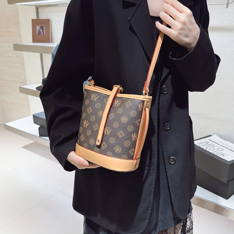 2025 Monogram Bucket Bag, Spacious Shoulder Purse for Women, Textured Tote Bag, Luxe Top Handle Crossbody, Minimalist
2025 Monogram Bucket Bag, Spacious Shoulder Purse for Women, Textured Tote Bag, Luxe Top Handle Crossbody, Minimalist