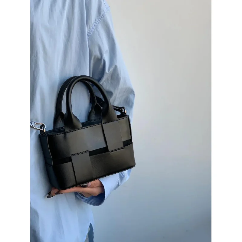 Hot-Selling Fresh Style Woven Handheld Bucket Bag Spring Fashion Textured Single Shoulder Crossbody Bag
Hot-Selling Fresh Style Woven Handheld Bucket Bag Spring Fashion Textured Single Shoulder Crossbody Bag