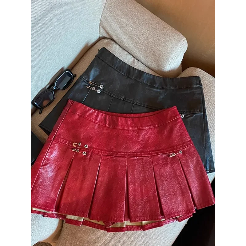 Women's Faux Leather Pleated Mini Skirt Y2K Zipper Decor Low Rise Tennis Skirt
Women's Faux Leather Pleated Mini Skirt Y2K Zipper Decor Low Rise Tennis Skirt