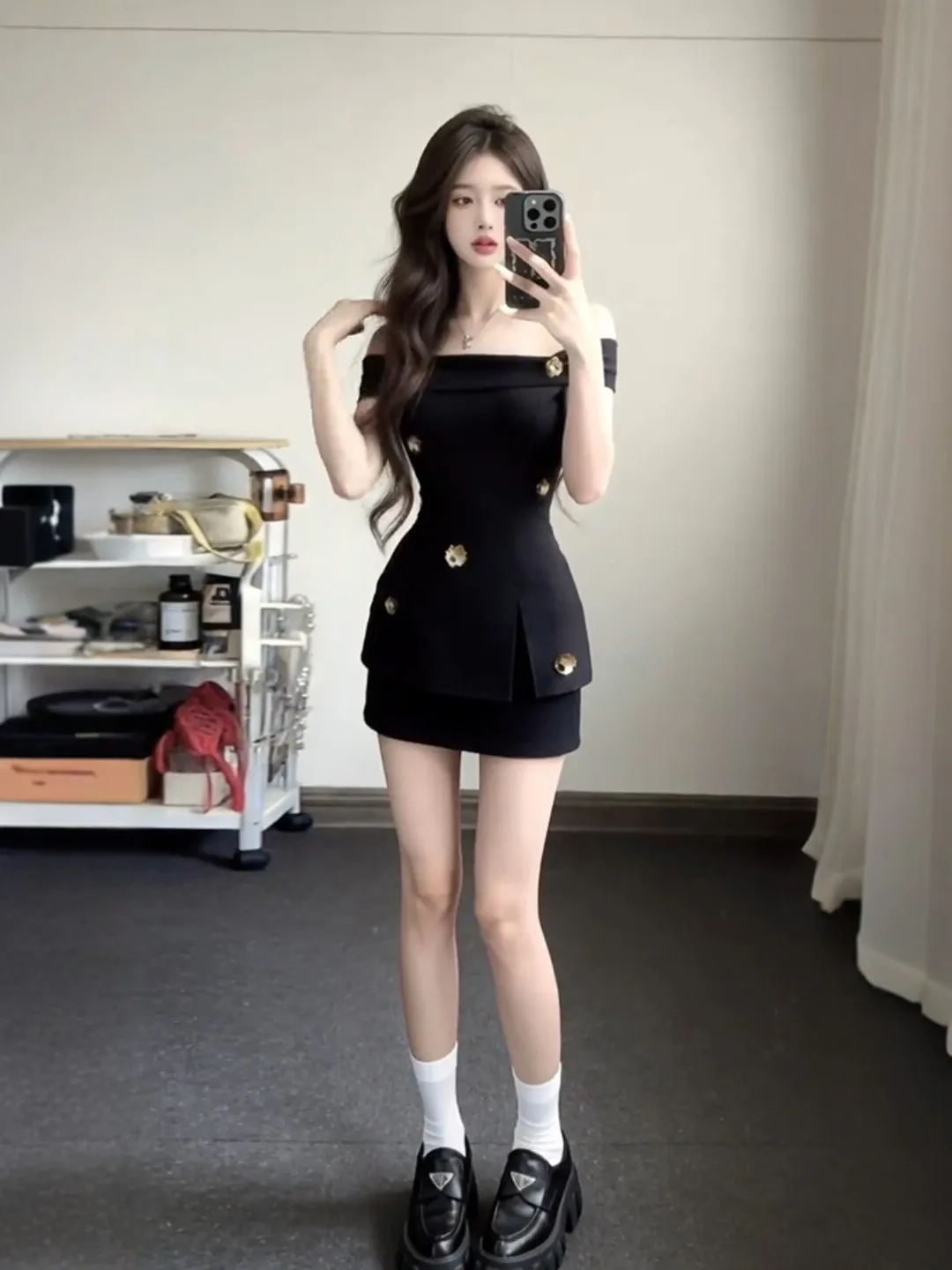 Elegant Black One-Shoulder Hepburn Style Two-Piece Set Comfortable Short-Sleeve T-Shirt And Skirt Fashionable Summer Outfit
Elegant Black One-Shoulder Hepburn Style Two-Piece Set Comfortable Short-Sleeve T-Shirt And Skirt Fashionable Summer Outfit
