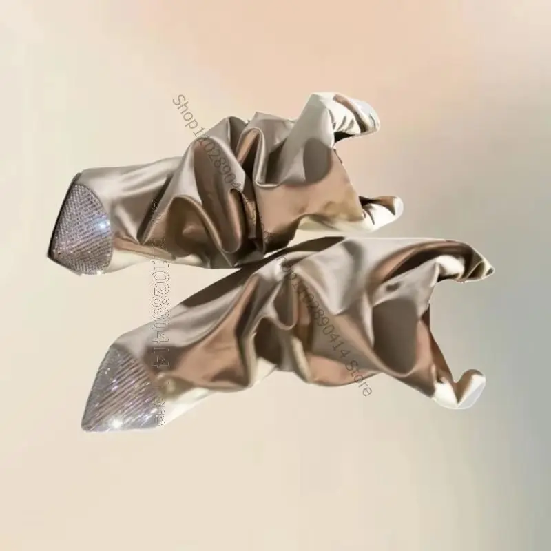Crystal Pointed Toe Gold Pleated Design Boots Slip On Women Shoes Thin High Heels Fashion Party Banquet 2026 Zapatos Para Mujere
Crystal Pointed Toe Gold Pleated Design Boots Slip On Women Shoes Thin High Heels Fashion Party Banquet 2026 Zapatos Para Mujere