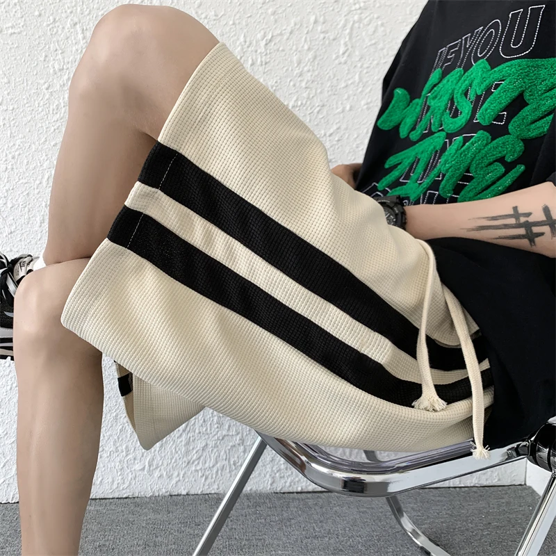 Trendy Men's Basketball Shorts Summer Low Waist Striped Design Student Sports Loose Fit Straight Leg Short Pants
Trendy Men's Basketball Shorts Summer Low Waist Striped Design Student Sports Loose Fit Straight Leg Short Pants