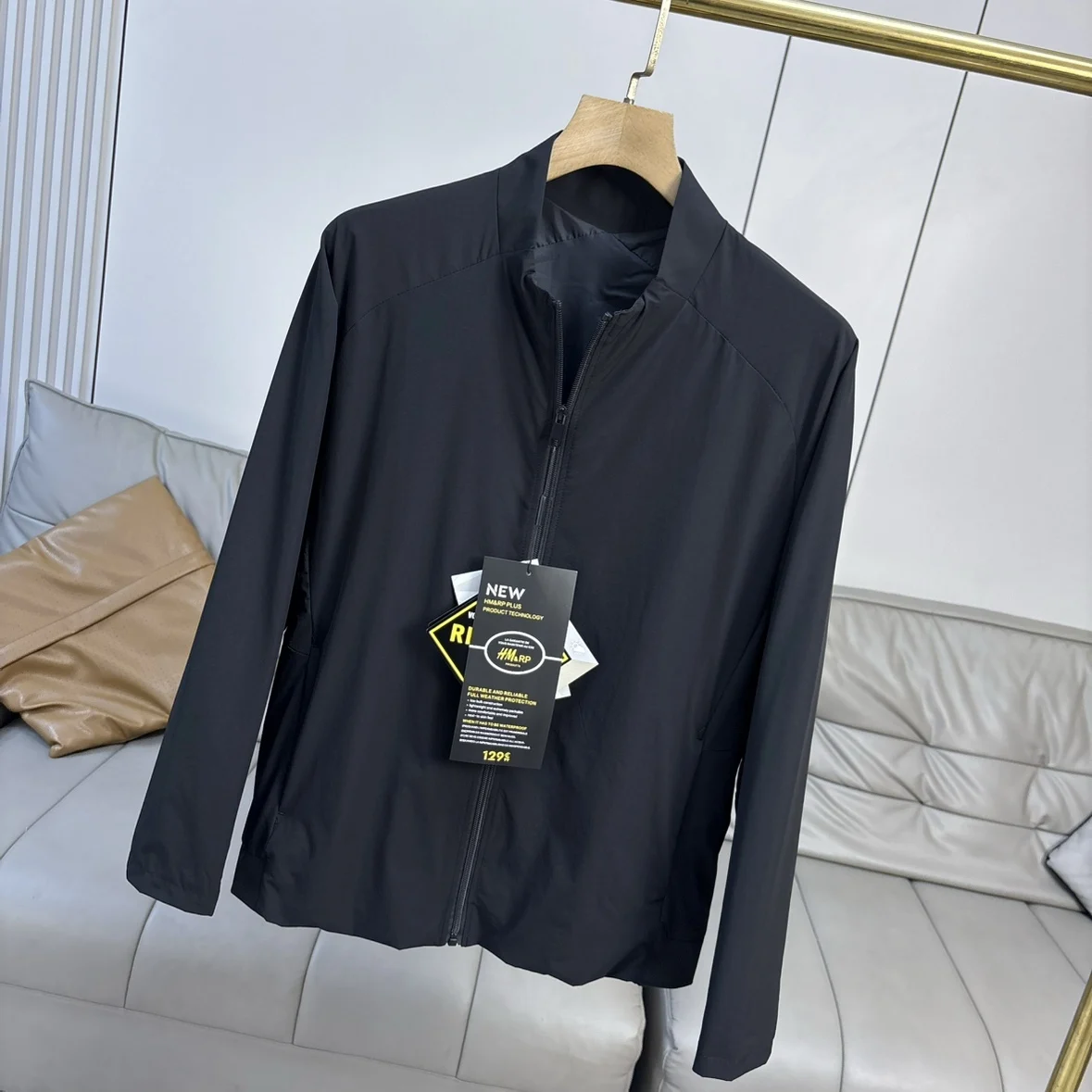 Водонепроницаемая мужская легкая дышащая куртка-жакет с воротником-стойкой для активного отдыха, повседневная спортивная одежда для весны и осени
Водонепроницаемая мужская легкая дышащая куртка-жакет с воротником-стойкой для активного отдыха, повседневная спортивная одежда для весны и осени