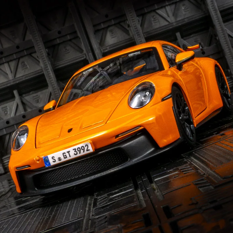 Bburago 1: 24 simulation Porsche 911 GT3 alloy supercar model, doors can be opened rich in details, finely crafted
Bburago 1: 24 simulation Porsche 911 GT3 alloy supercar model, doors can be opened rich in details, finely crafted