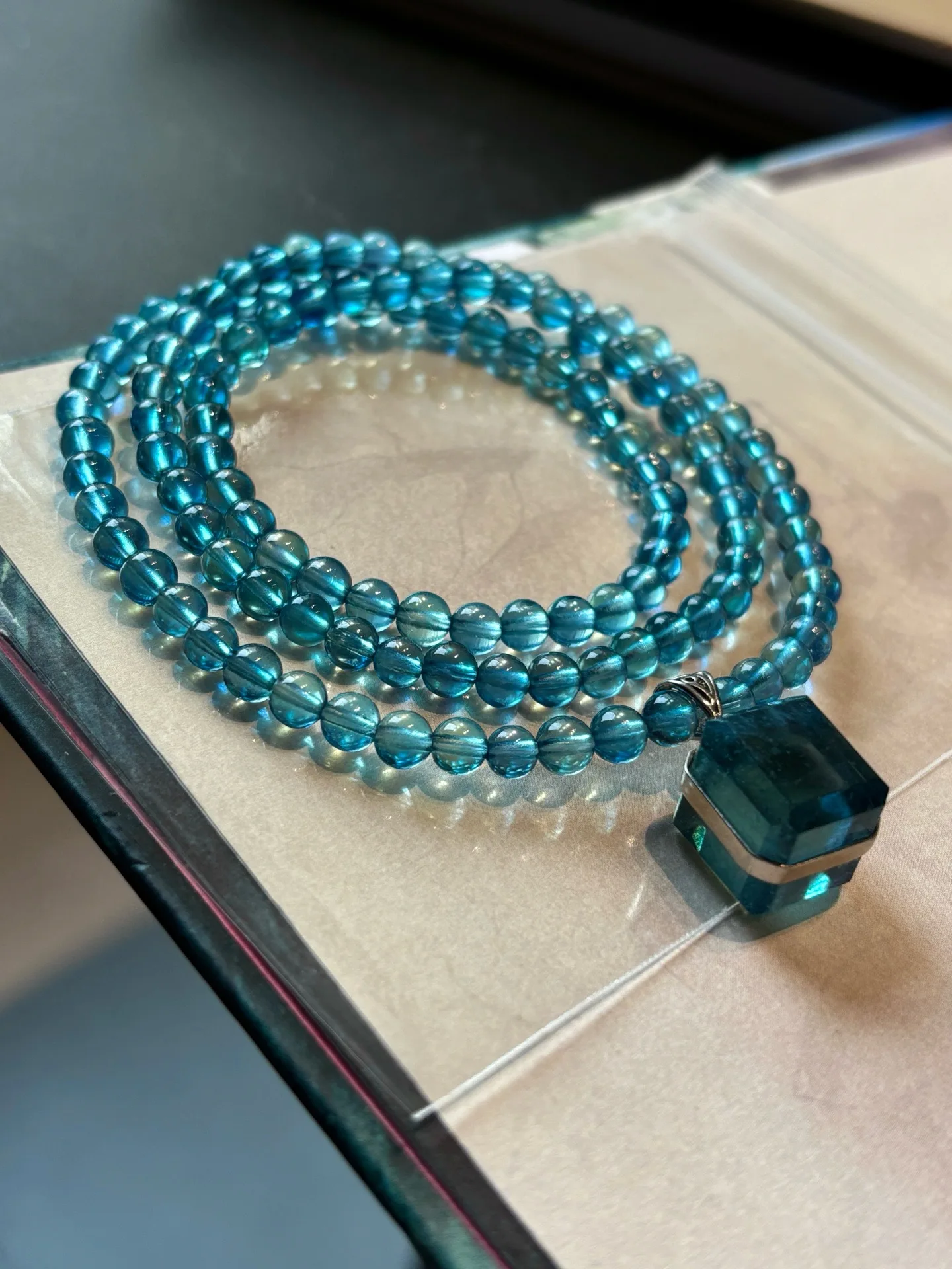 Браслет-подвеска из натурального голубого аквамарина, 7,7 мм, 3 оборота, модное ожерелье из аквамарина, редкое, 18-каратное золото, AAAAA
Браслет-подвеска из натурального голубого аквамарина, 7,7 мм, 3 оборота, модное ожерелье из аквамарина, редкое, 18-каратное золото, AAAAA