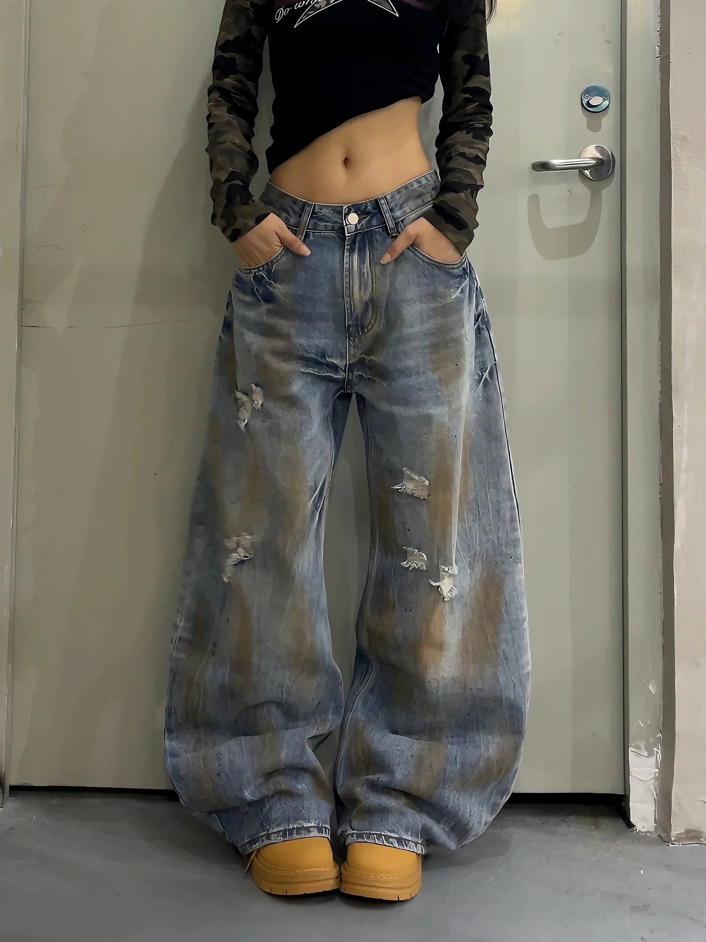 Ретро джинсы из выцветшего денима для женщин, свободные брюки с широкими штанинами, хлопковые, на пуговицах, удобные, дышащие
Ретро джинсы из выцветшего денима для женщин, свободные брюки с широкими штанинами, хлопковые, на пуговицах, удобные, дышащие