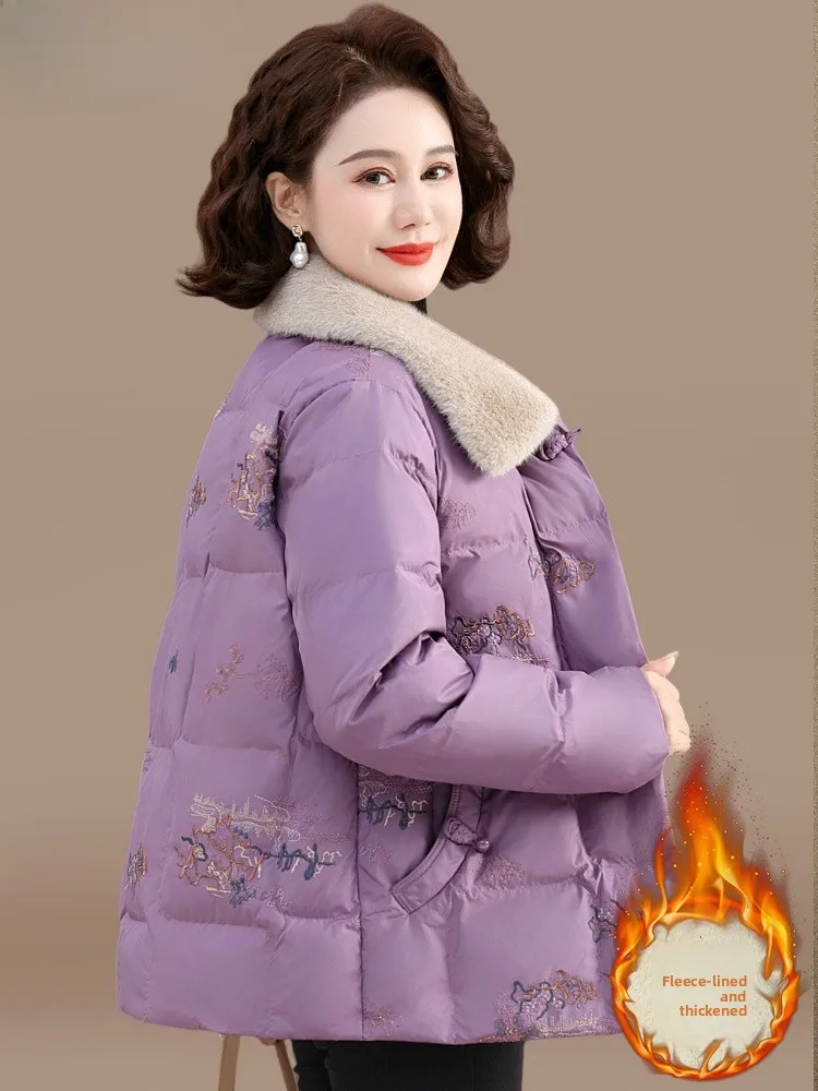 Модная утепленная хлопковая куртка с вышивкой и флисовой подкладкой для женщин среднего и старшего возраста, зимнее пальто.
Модная утепленная хлопковая куртка с вышивкой и флисовой подкладкой для женщин среднего и старшего возраста, зимнее пальто.
