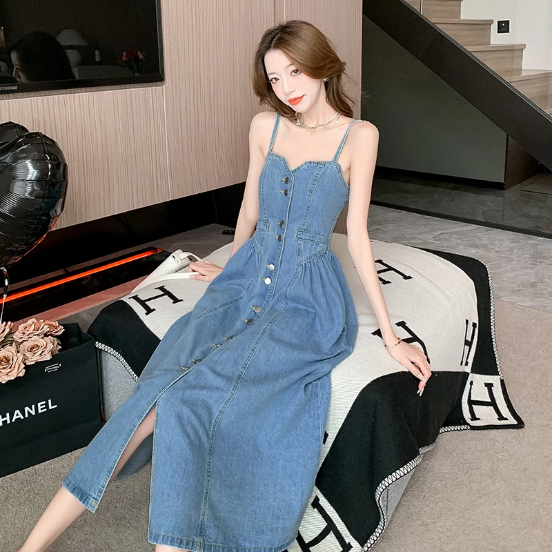 Retro Denim Slip Dress 2024 New Summer Ladies High Waisted Single Breasted Square Neck A-line Dresses Fashionable Eelegant Wear
Retro Denim Slip Dress 2024 New Summer Ladies High Waisted Single Breasted Square Neck A-line Dresses Fashionable Eelegant Wear