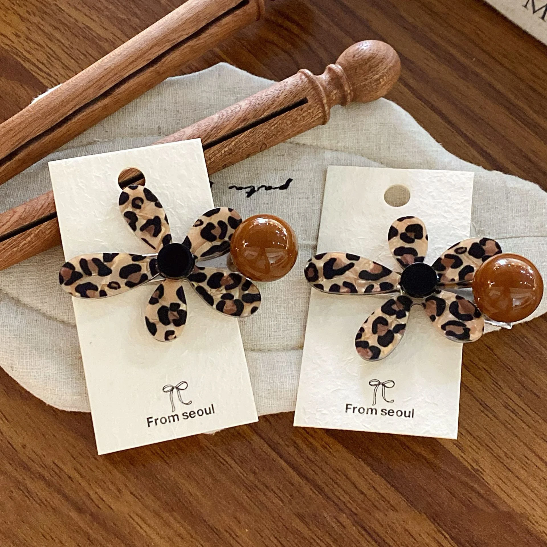 1 Pcs Women's Hair Clip Korean New Retro Leopard Print Cool Sweet Y2k Flower Hair Pins High-quality Hair Accessories For Girl
1 Pcs Women's Hair Clip Korean New Retro Leopard Print Cool Sweet Y2k Flower Hair Pins High-quality Hair Accessories For Girl