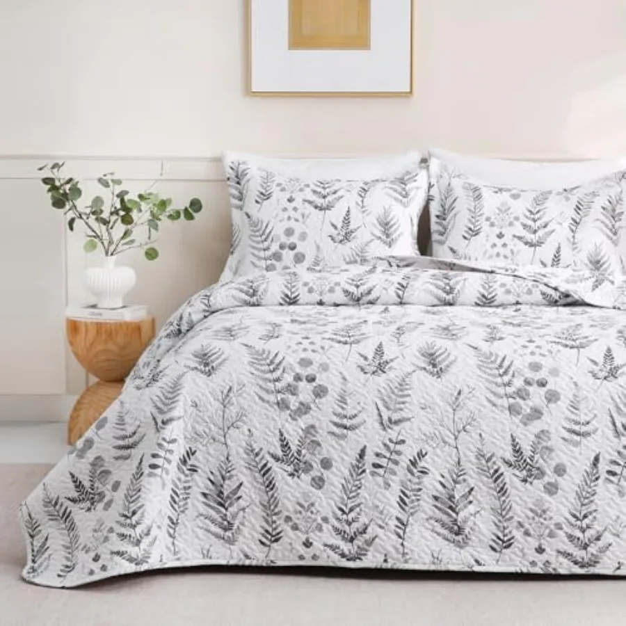Grey White Floral Quilt Set Size 3 Pcs Printed Bedspreads Coverlet with Pillow Sham Soft Microfiber Quilted Blanket
Grey White Floral Quilt Set Size 3 Pcs Printed Bedspreads Coverlet with Pillow Sham Soft Microfiber Quilted Blanket
