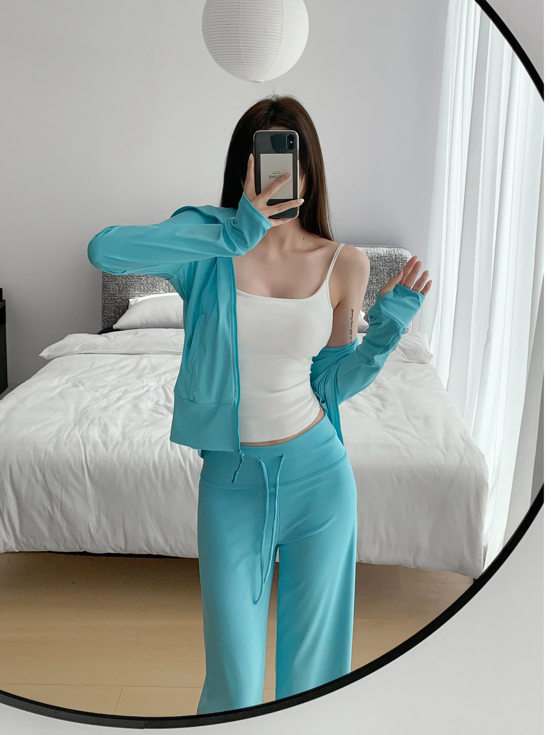 Zhang Zi Ice Skin Hooded Sun Protection Suit Summer Dopaamine White Series Slimming Sporty Casual Set Women's Long Sleeve
Zhang Zi Ice Skin Hooded Sun Protection Suit Summer Dopaamine White Series Slimming Sporty Casual Set Women's Long Sleeve