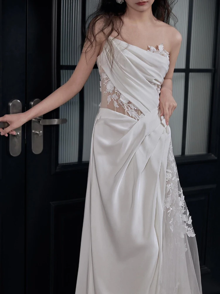 Elegant White Bridal Gown with Train Soft Satin Material Outdoor Wedding Dress for Brides Vintage Style with Belt
Elegant White Bridal Gown with Train Soft Satin Material Outdoor Wedding Dress for Brides Vintage Style with Belt