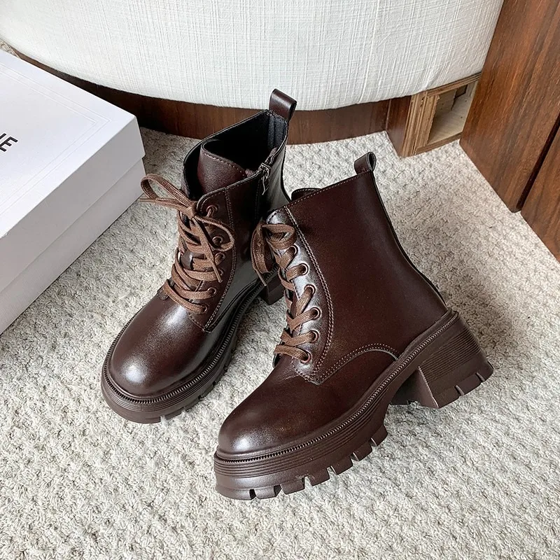 Женские кожаные ботильоны, осенне-зимние удобные повседневные кроссовки с круглым носком, уличный стиль, женские мотоциклетные шорты на молнии, ботинки
Женские кожаные ботильоны, осенне-зимние удобные повседневные кроссовки с круглым носком, уличный стиль, женские мотоциклетные шорты на молнии, ботинки