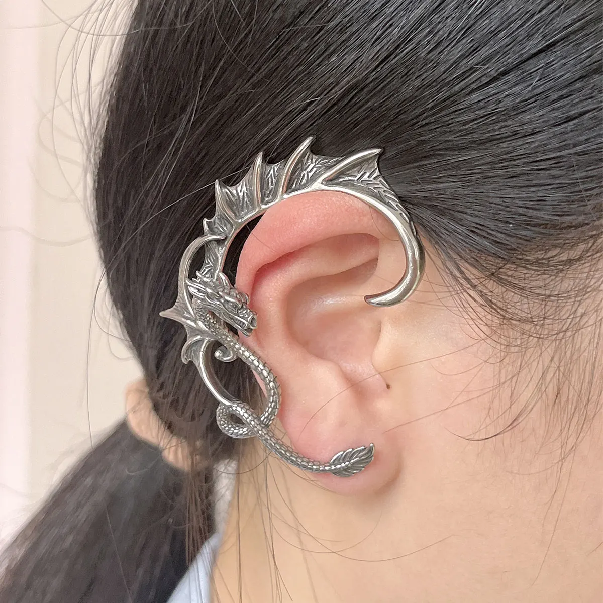New Stainless Steel Dragon Winding Hanging Earrings Men's Personalized Amulet Wings Without Holes Earrings Jewelry Wholesale
New Stainless Steel Dragon Winding Hanging Earrings Men's Personalized Amulet Wings Without Holes Earrings Jewelry Wholesale
