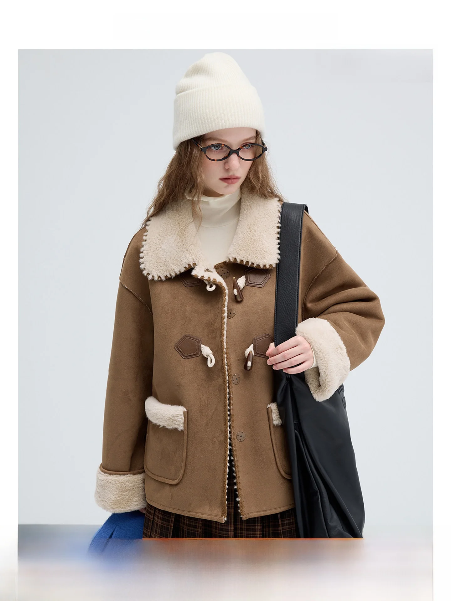 Женское короткое пальто VEGA CHANG из искусственного замша и меха, с воротником, на пуговицах из бычьего рога, коричневое/черное
Женское короткое пальто VEGA CHANG из искусственного замша и меха, с воротником, на пуговицах из бычьего рога, коричневое/черное