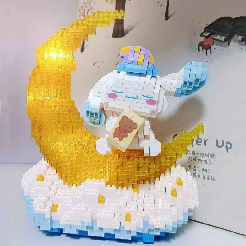 Sanrio милые строительные блоки Cinnamoroll маленькие частицы луна модель рыцарь сборка настольные украшения обучающая игрушка подарок
Sanrio милые строительные блоки Cinnamoroll маленькие частицы луна модель рыцарь сборка настольные украшения обучающая игрушка подарок