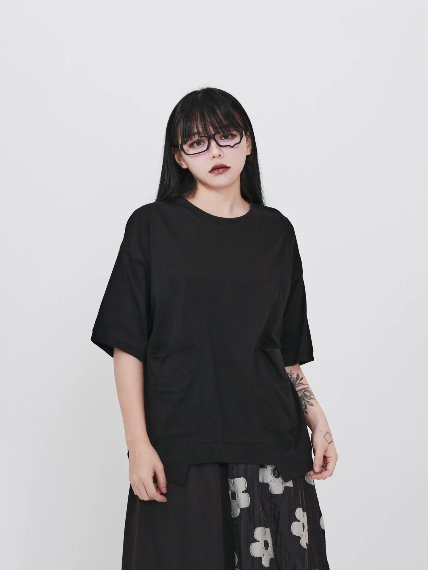 Dark Style Japanese Design Short Sleeve T-Shirt Women's Loose Fit Citywalk Casual Breathable Thin Summer New Arrival
Dark Style Japanese Design Short Sleeve T-Shirt Women's Loose Fit Citywalk Casual Breathable Thin Summer New Arrival