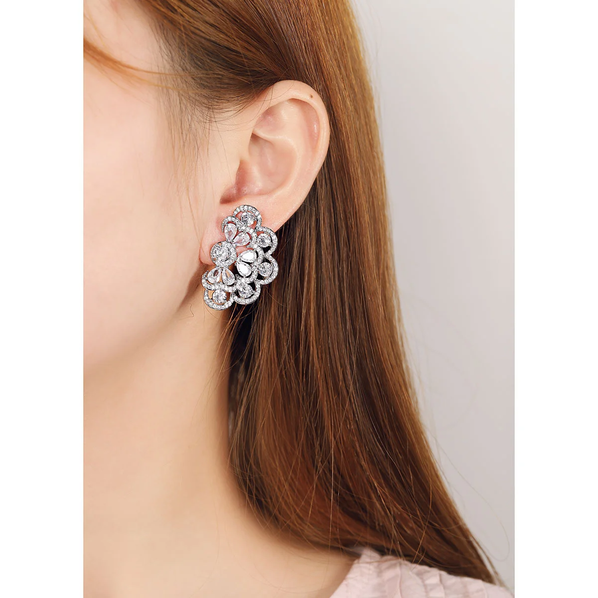 925 Silver Needle Luxury Full Zircon Flower Cluster Stud Earrings, Elegant Party Statement Jewelry Gift for Women
925 Silver Needle Luxury Full Zircon Flower Cluster Stud Earrings, Elegant Party Statement Jewelry Gift for Women
