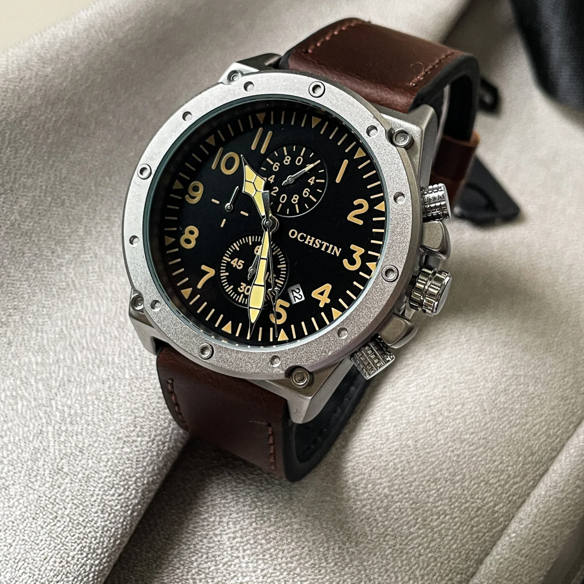CILOA large dial high-end watch men's light luxury gift 2025 new brand authentic men's high-end waterproof quartz watch
CILOA large dial high-end watch men's light luxury gift 2025 new brand authentic men's high-end waterproof quartz watch