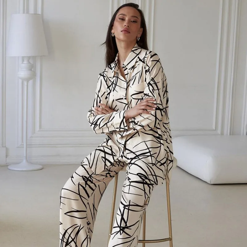 Cardigan Pajamas Long Sleeves Trousers Two-piece Set Fashion Printing High-end Loungewear Women
Cardigan Pajamas Long Sleeves Trousers Two-piece Set Fashion Printing High-end Loungewear Women