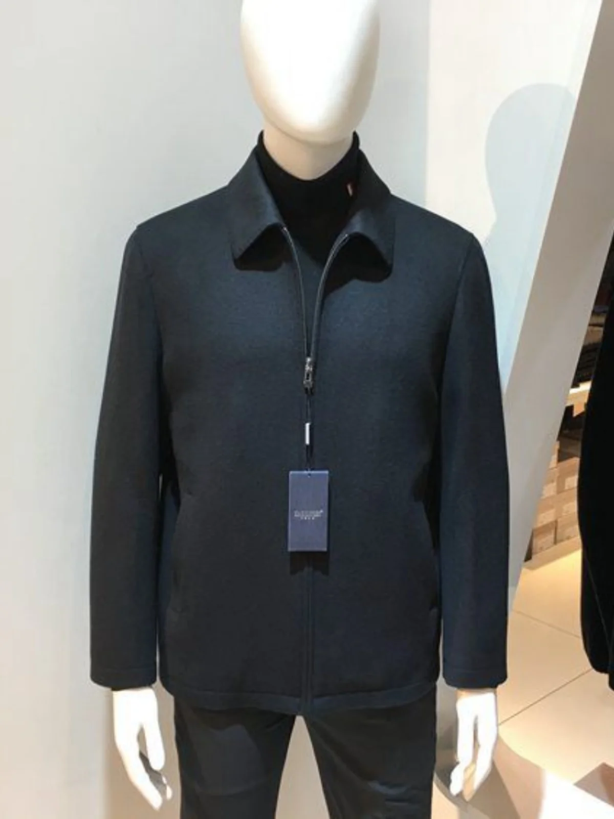 Повседневное шерстяное мужское пальто для бизнеса и отдыха, универсальное, осенне-зимнее, для поездок на работу, приталенное, с длинными рукавами, на молнии
Повседневное шерстяное мужское пальто для бизнеса и отдыха, универсальное, осенне-зимнее, для поездок на работу, приталенное, с длинными рукавами, на молнии