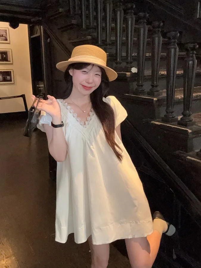 plus Size Women's Sweet White Lace Trim V-Neck Short Sleeve Dress Summer New Loose Skirt Korean Style High Waist Dress
plus Size Women's Sweet White Lace Trim V-Neck Short Sleeve Dress Summer New Loose Skirt Korean Style High Waist Dress