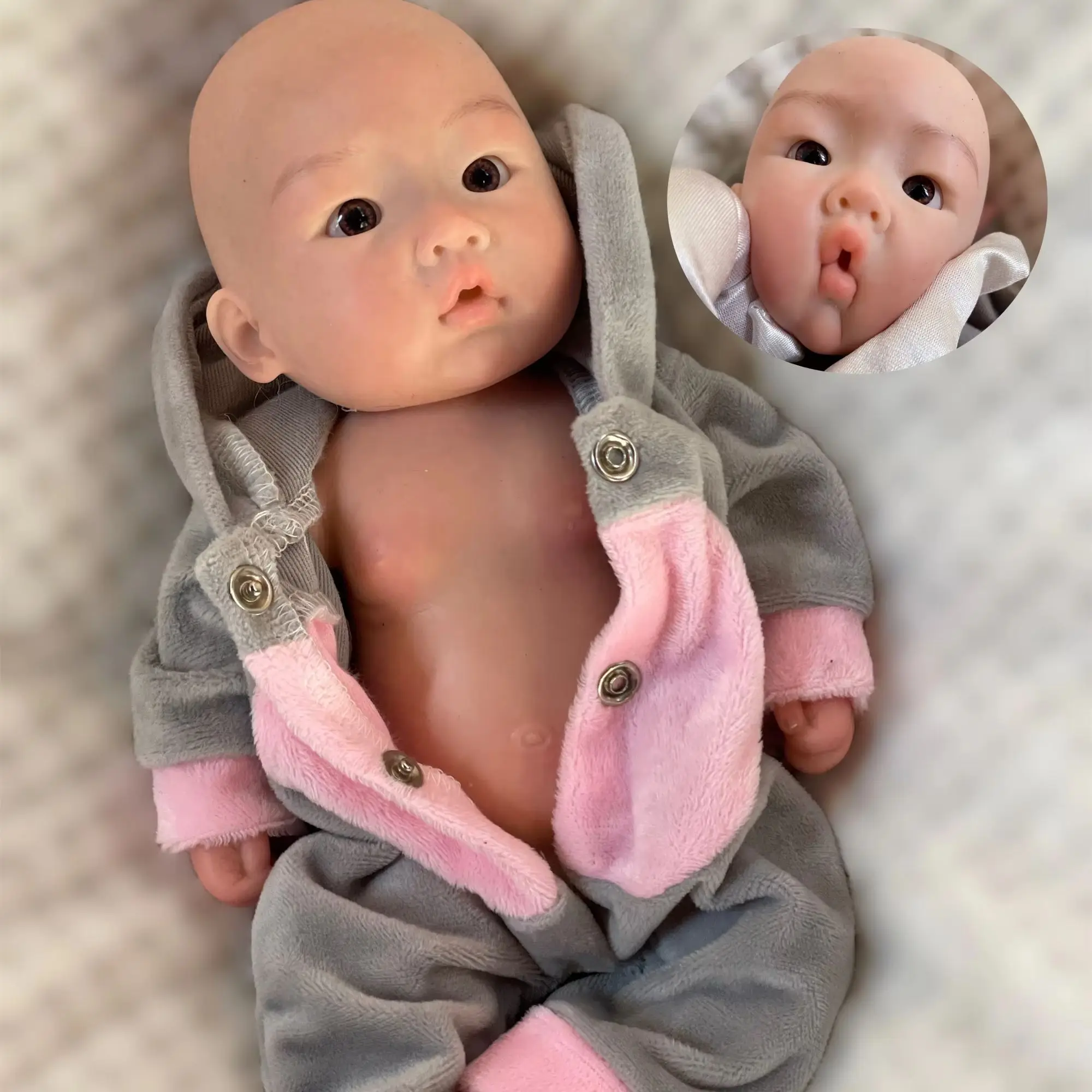 10Inch Reborn Dolls Boy 3D Painted Full Body Soft Silicone Newborn Baby Dolls For Kid's Gifts Reborn De Silicona Cuerpo Entero
10Inch Reborn Dolls Boy 3D Painted Full Body Soft Silicone Newborn Baby Dolls For Kid's Gifts Reborn De Silicona Cuerpo Entero