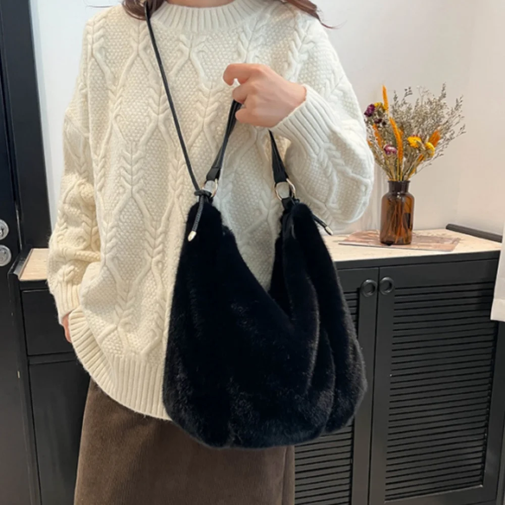 2025 New Autumn Winter Plush Bag Large Capacity Fashion Underarm Single Shoulder Crossbody Bags Korean Style
2025 New Autumn Winter Plush Bag Large Capacity Fashion Underarm Single Shoulder Crossbody Bags Korean Style