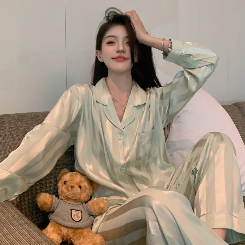Autumn Women's Pajamas, New Ice Silk Green Small Fresh Stripes, Comfortable Thin Fashion Pajamas, Loungewear Two-Piece Set
Autumn Women's Pajamas, New Ice Silk Green Small Fresh Stripes, Comfortable Thin Fashion Pajamas, Loungewear Two-Piece Set