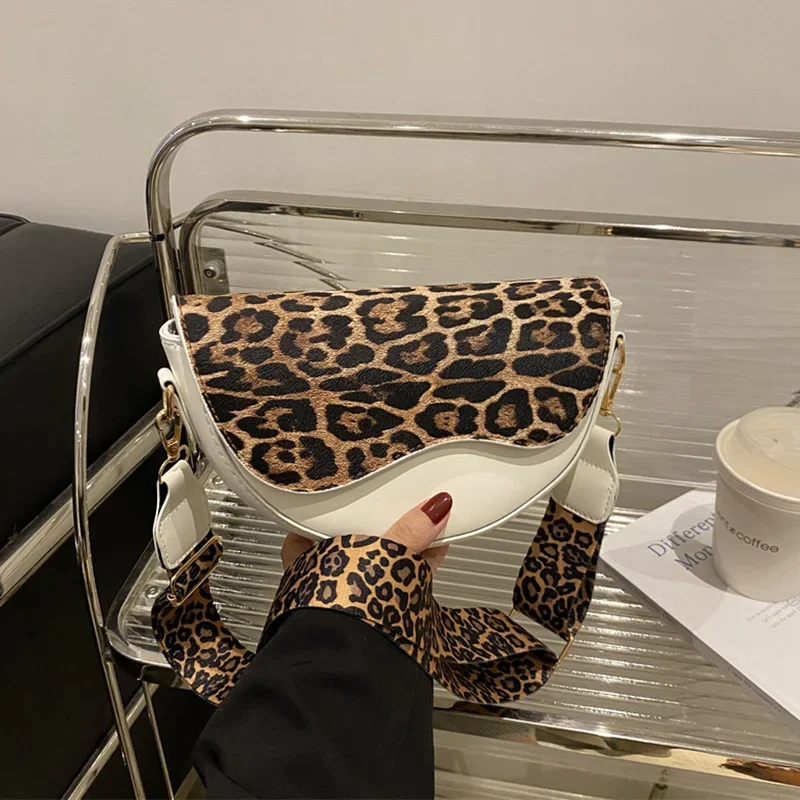 Wide Strap Leopard Print Crossbody Bags for Women, Fashion Designer Shoulder Bag for Daily Used, Versatile Ladies Handbags
Wide Strap Leopard Print Crossbody Bags for Women, Fashion Designer Shoulder Bag for Daily Used, Versatile Ladies Handbags