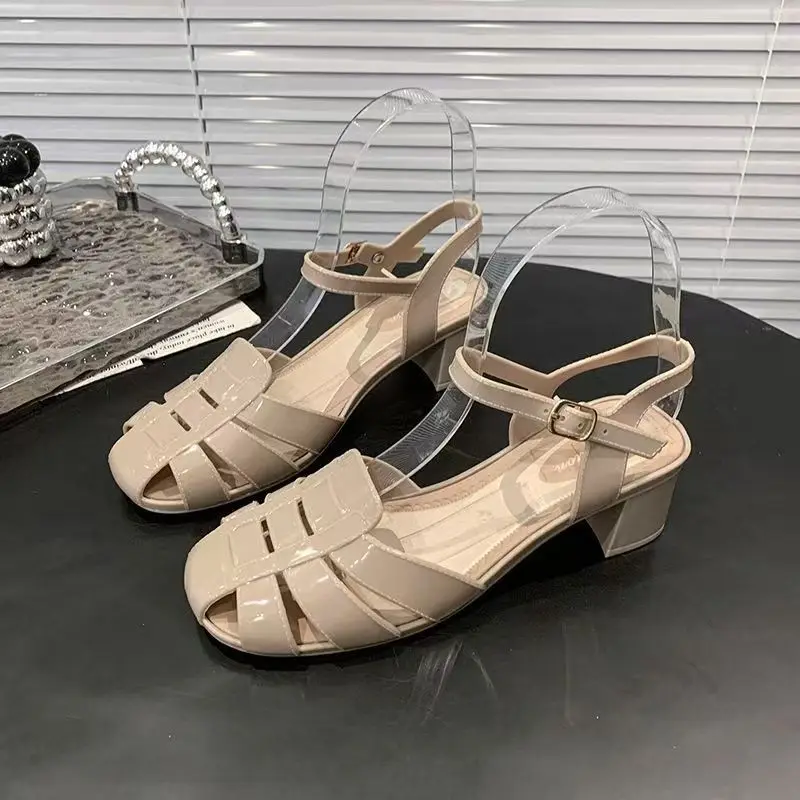 Женские летние сандалии Baotou на высоком каблуке, нескользящие водонепроницаемые уличные пляжные сандалии на блочном каблуке, одинаковые юбки, сандалии
Женские летние сандалии Baotou на высоком каблуке, нескользящие водонепроницаемые уличные пляжные сандалии на блочном каблуке, одинаковые юбки, сандалии