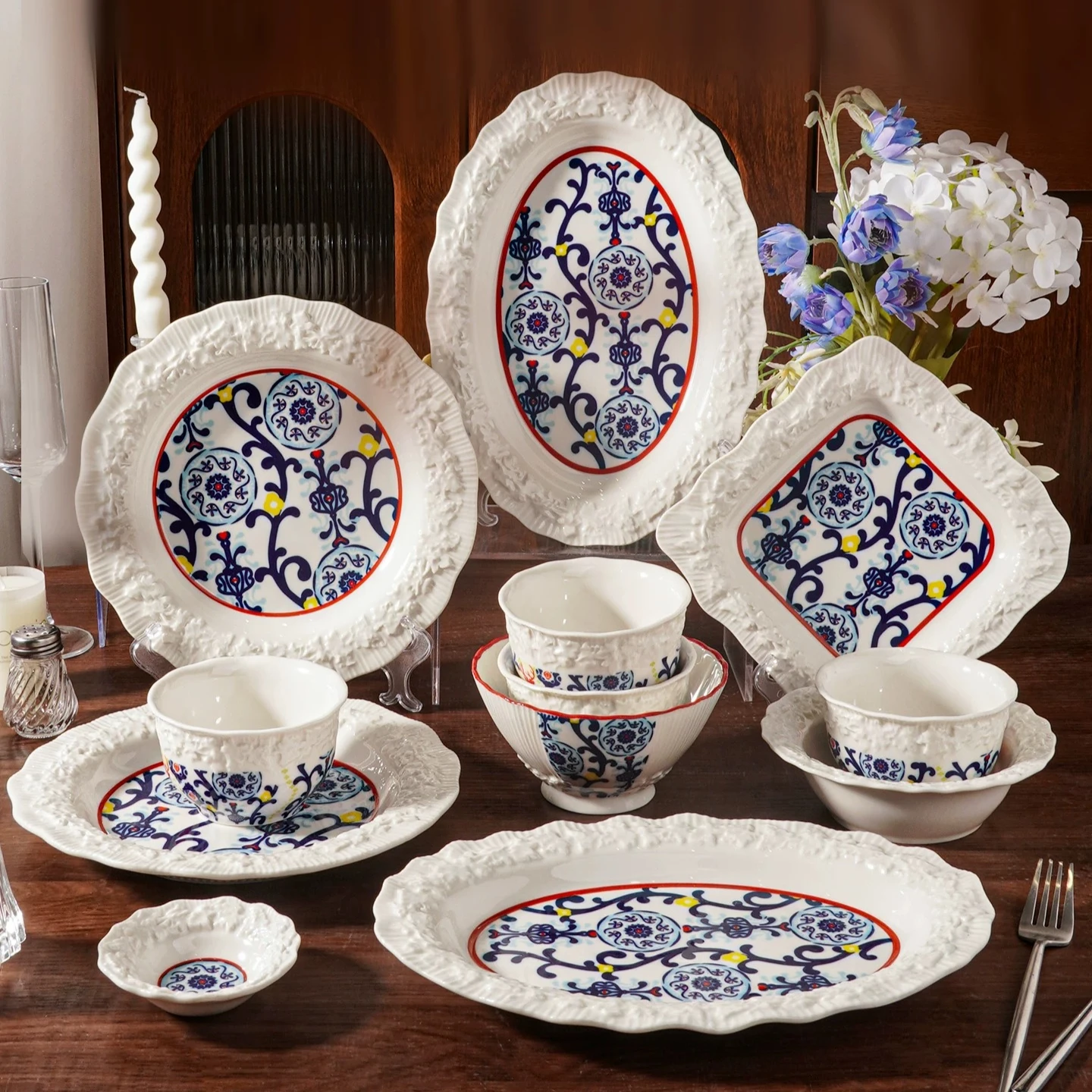 Vintage delicate lace-shaped ceramic tableware, household dishes and plates set
Vintage delicate lace-shaped ceramic tableware, household dishes and plates set