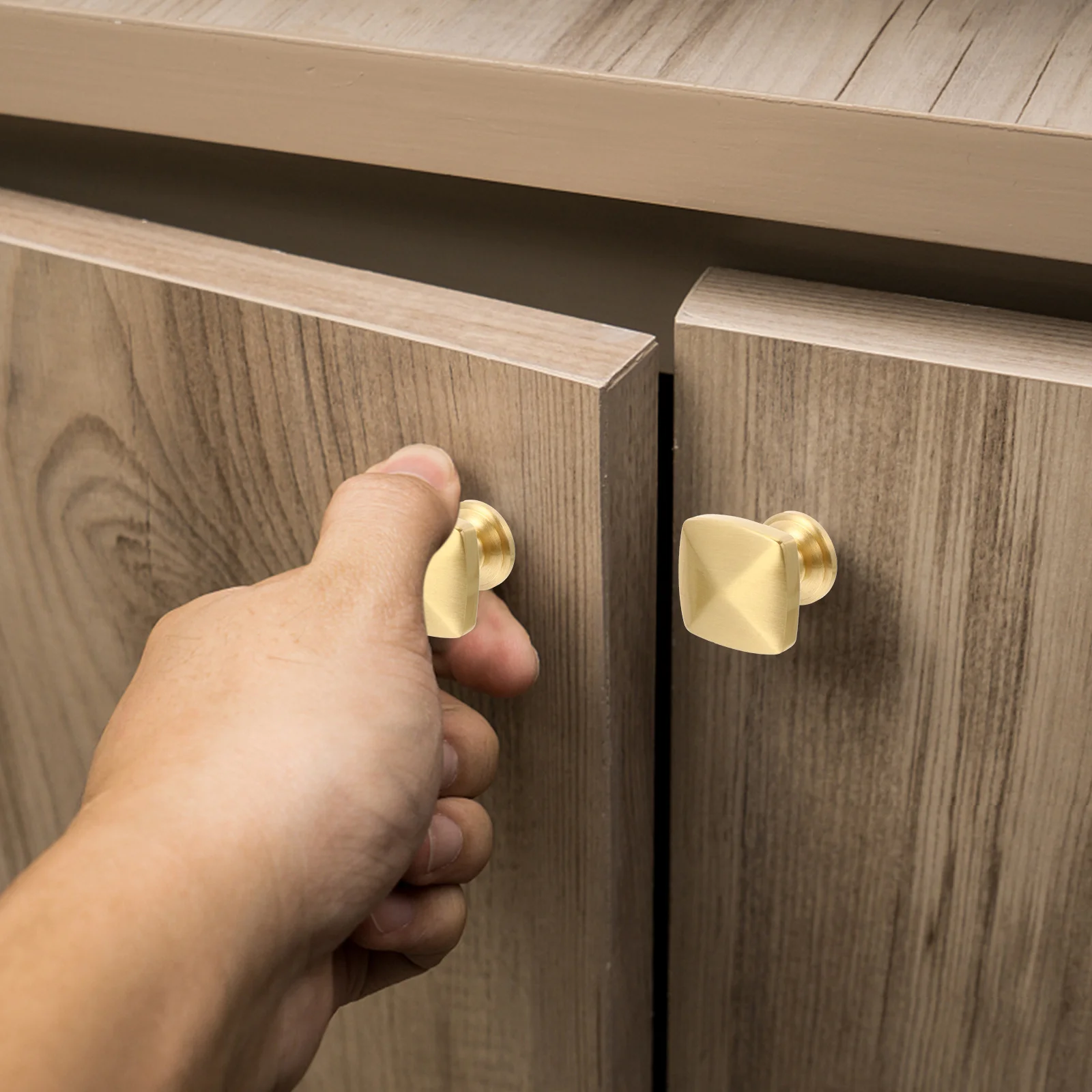 2Pcs Brass Handle Door Pulls Durable Drawer Knobs Cabinet Cupboard Handle for Home Living Room Bedroom Drawer Knob
2Pcs Brass Handle Door Pulls Durable Drawer Knobs Cabinet Cupboard Handle for Home Living Room Bedroom Drawer Knob